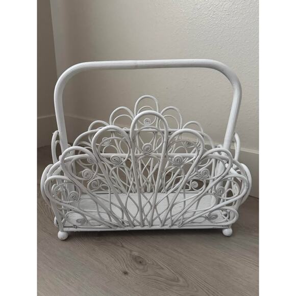 White Fiddlehead Bamboo MCM Hollywood Regency Magazine Rack - Picture 3 of 5